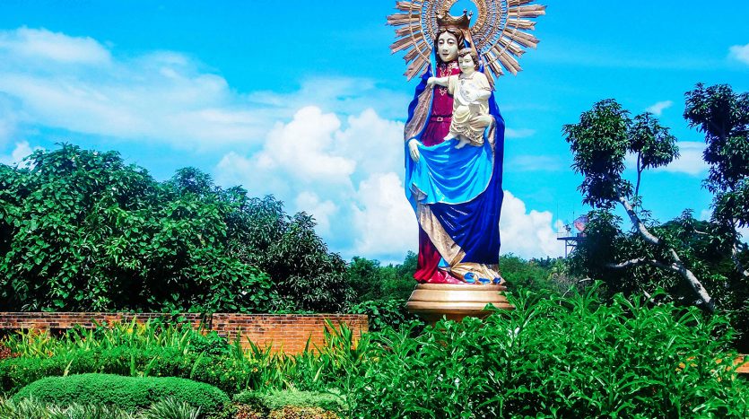 statue of Nuestra Señora La Virgen del Pilar
