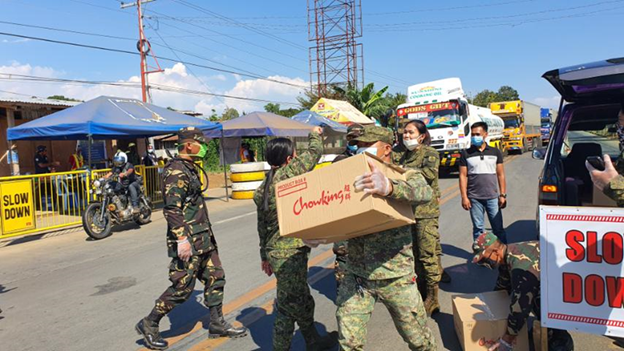 Soldiers giving food packs in the Philippines amidst the pandemic